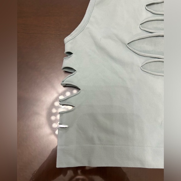 Garage cut out cropped top - Picture 4 of 6